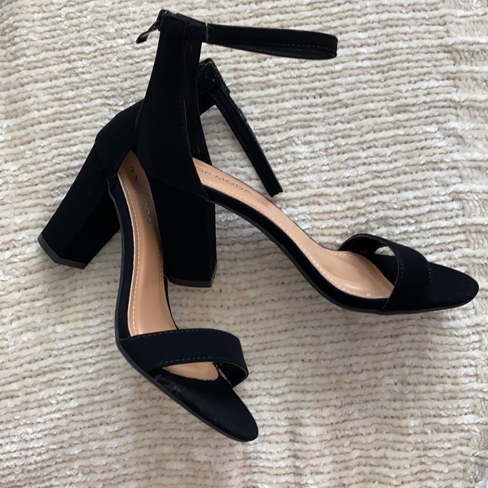 NEVER WORN Top Moda black suede heels